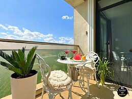 Deluxe Nicolle Solid Residence Mamaia