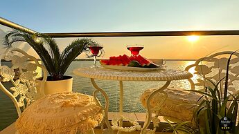 Deluxe Nicolle Solid Residence Mamaia