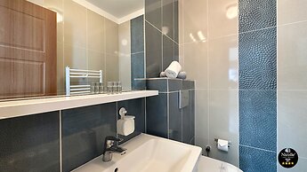 Deluxe Nicolle Solid Residence Mamaia