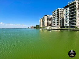 Deluxe Nicolle Solid Residence Mamaia