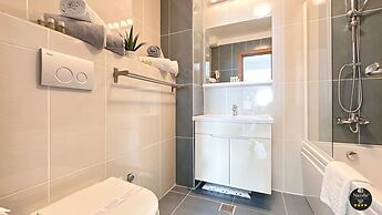 Deluxe Nicolle Solid Residence Mamaia