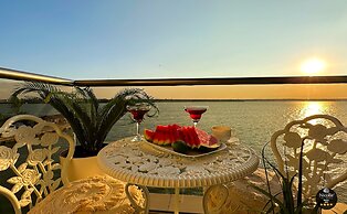 Deluxe Nicolle Solid Residence Mamaia