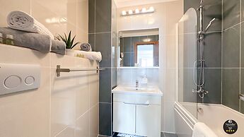 Deluxe Nicolle Solid Residence Mamaia