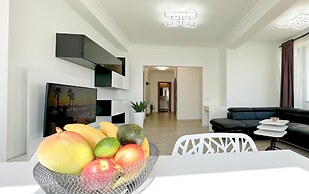 Deluxe Nicolle Solid Residence Mamaia