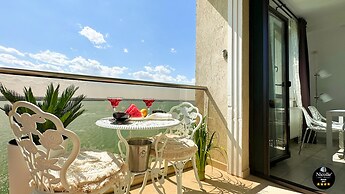 Deluxe Nicolle Solid Residence Mamaia