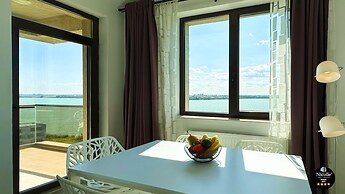 Deluxe Nicolle Solid Residence Mamaia