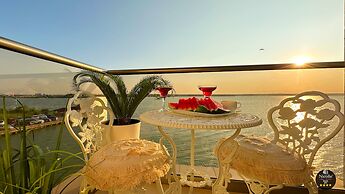 Deluxe Nicolle Solid Residence Mamaia