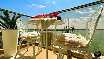 Deluxe Nicolle Solid Residence Mamaia