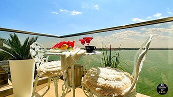 Deluxe Nicolle Solid Residence Mamaia