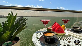 Deluxe Nicolle Solid Residence Mamaia