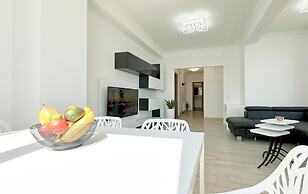 Deluxe Nicolle Solid Residence Mamaia