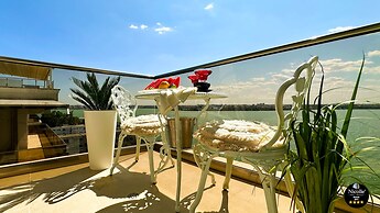 Deluxe Nicolle Solid Residence Mamaia