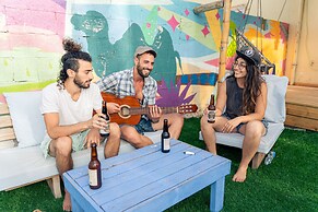 The White Hill Guest House - Hostel