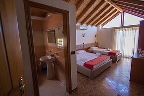 Paradise Lukova Hotel