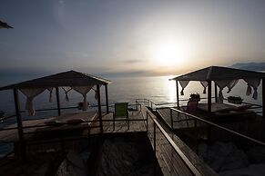 Paradise Lukova Hotel