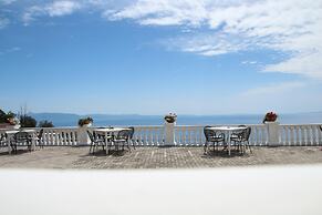 Paradise Lukova Hotel