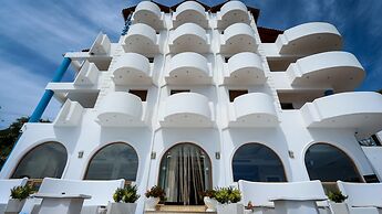 Paradise Lukova Hotel