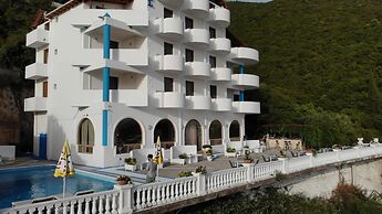Paradise Lukova Hotel