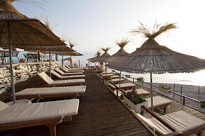 Paradise Lukova Hotel