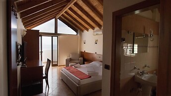 Paradise Lukova Hotel