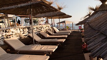 Paradise Lukova Hotel