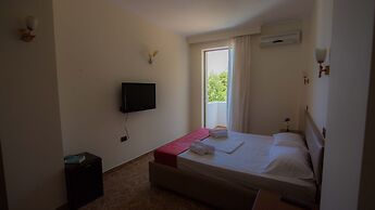 Paradise Lukova Hotel