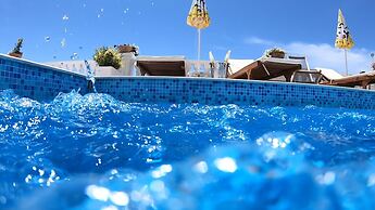 Paradise Lukova Hotel