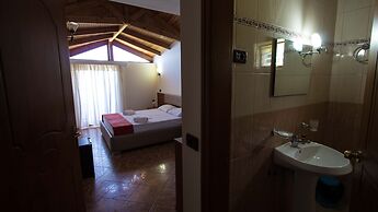 Paradise Lukova Hotel