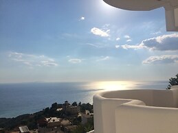 Paradise Lukova Hotel