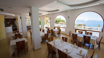 Paradise Lukova Hotel