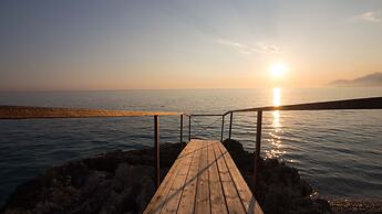 Paradise Lukova Hotel