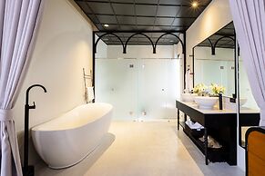 Mila Thapae@ChiangMai Old City