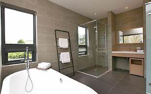 Lovely Pond Hostel