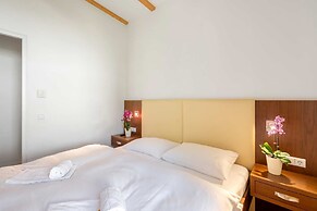 Emma Apartments