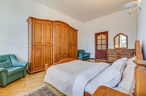 Ludwig Apartments on Nevsky 79