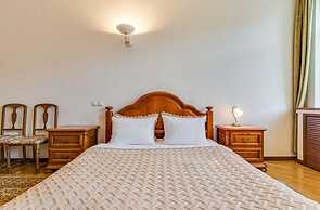 Ludwig Apartments on Nevsky 79