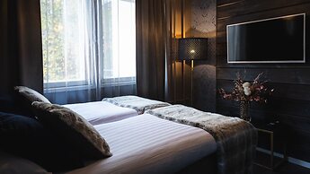 Golden Circle Suites