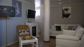 Golden Circle Suites