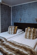 Golden Circle Suites