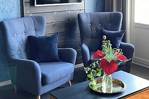 Golden Circle Suites