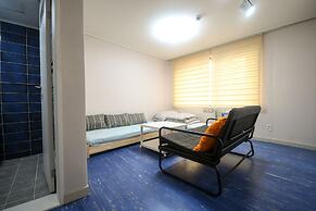 BLUEHUM Guesthouse - Hostel