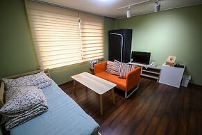 BLUEHUM Guesthouse - Hostel