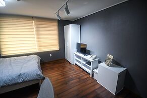 BLUEHUM Guesthouse - Hostel