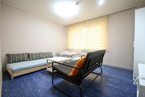 BLUEHUM Guesthouse - Hostel