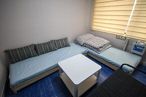 BLUEHUM Guesthouse - Hostel