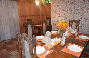 New Alexandra Houseboats