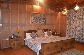 New Alexandra Houseboats