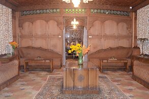 New Alexandra Houseboats