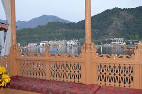 New Alexandra Houseboats