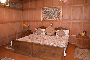 New Alexandra Houseboats